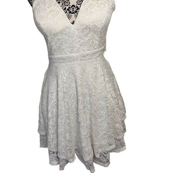 Emerald Sunday Glitter Lace Layered Hem Zippered Racerback Wedding Dress - Picture 6 of 10